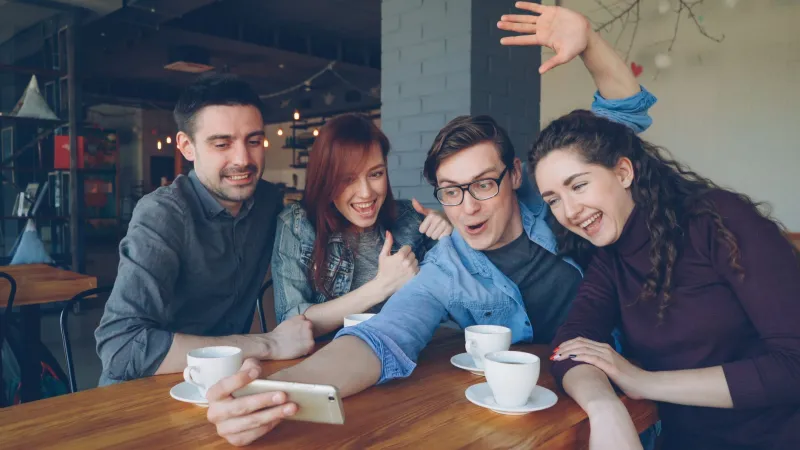 Are We Grading Our Friends Now? The Exhausting New Math of Modern Friendship